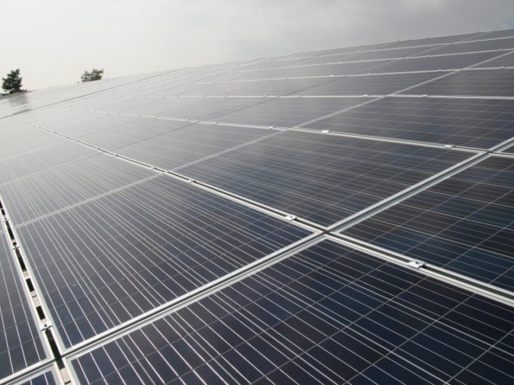 Solarenergie auf den Dächern von Egger-Pumpen